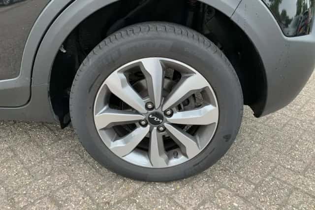 Kia Stonic (2025) thumbnail 3