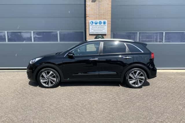 Kia Niro (2018) thumbnail 2