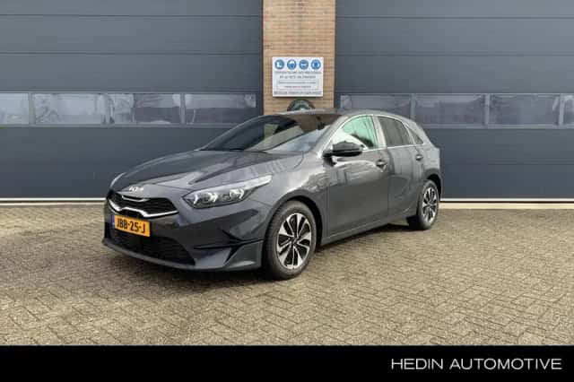 Kia Ceed (2025) thumbnail 1