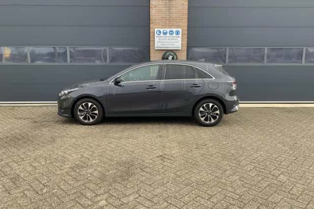 Kia Ceed (2025) thumbnail 2