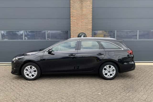 Kia Ceed Sportswagon (2024) thumbnail 2