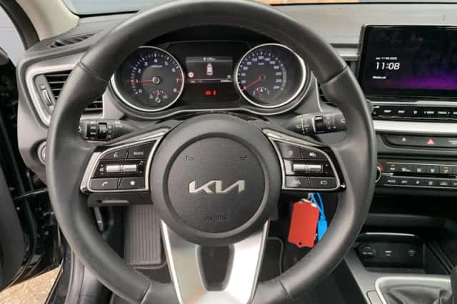 Kia Ceed Sportswagon (2024) thumbnail 11