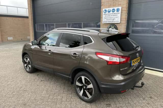Nissan Qashqai (2017) thumbnail 4