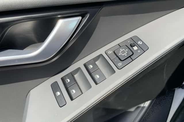 Kia Niro (2024) thumbnail 11