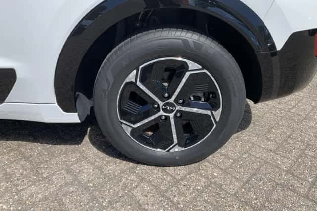Kia Niro (2024) thumbnail 3