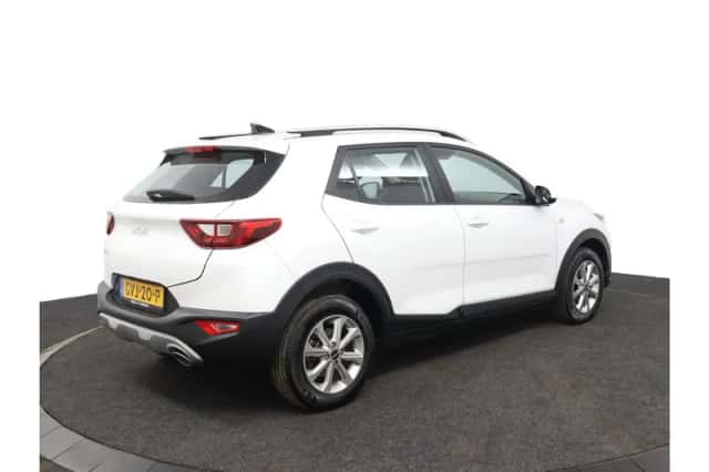 Kia Stonic (2024) thumbnail 2