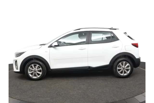 Kia Stonic (2024) thumbnail 3