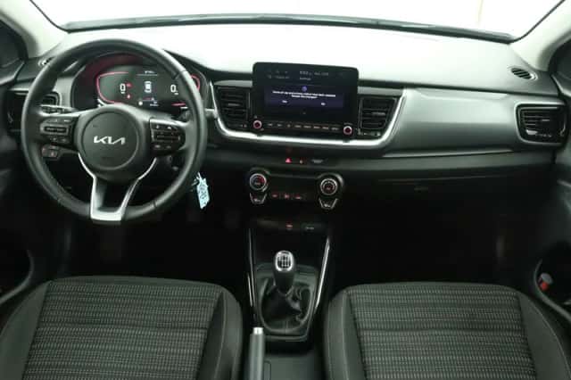 Kia Stonic (2024) thumbnail 4