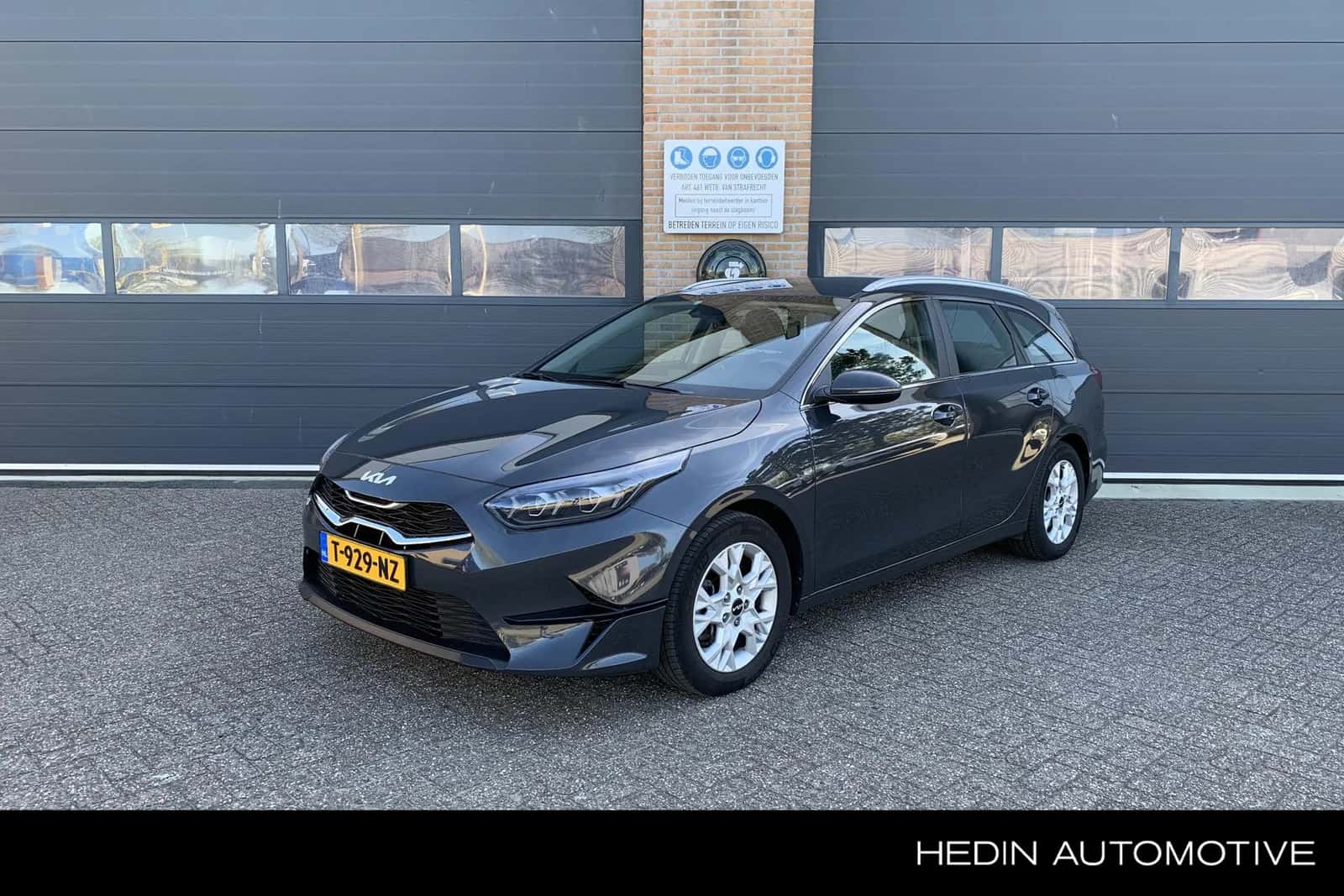 Kia Ceed Sportswagon (2023) — foto 1