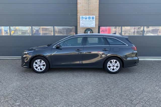 Kia Ceed Sportswagon (2023) thumbnail 2