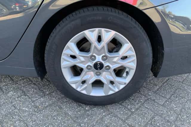 Kia Ceed Sportswagon (2023) thumbnail 3