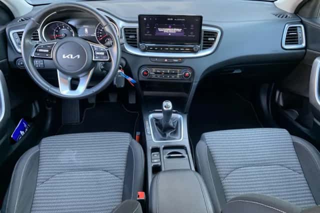 Kia Ceed Sportswagon (2023) thumbnail 21