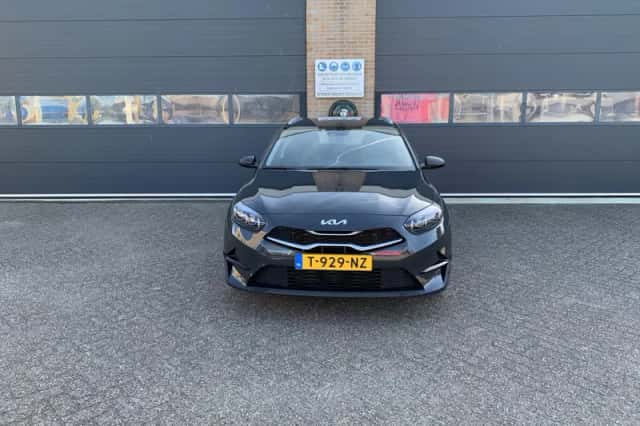 Kia Ceed Sportswagon (2023) thumbnail 5