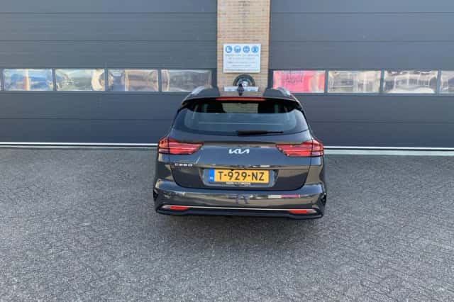 Kia Ceed Sportswagon (2023) thumbnail 6