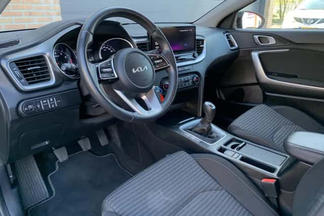 Kia Ceed Sportswagon (2023) thumbnail 8