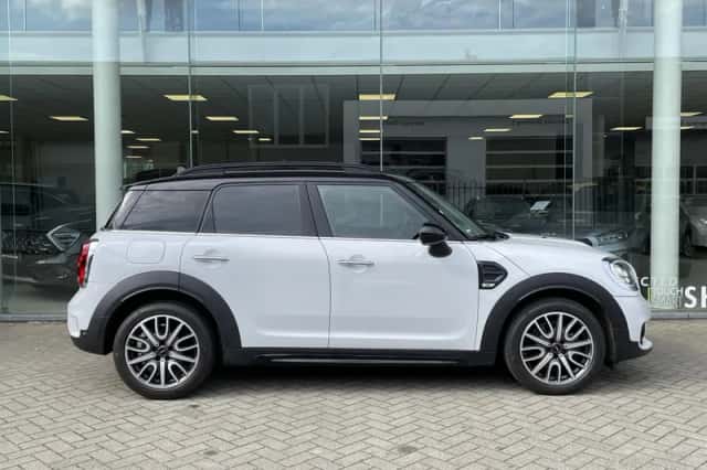 MINI Countryman (2018) thumbnail 4