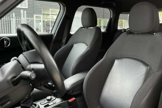 MINI Countryman (2018) thumbnail 8
