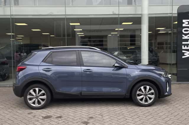 Kia Stonic (2025) thumbnail 4