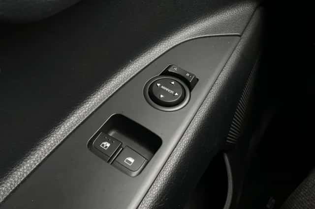 Kia Stonic (2022) thumbnail 39