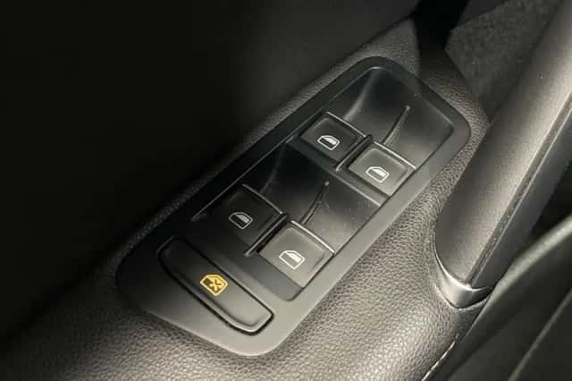 Volkswagen Golf (2014) thumbnail 39