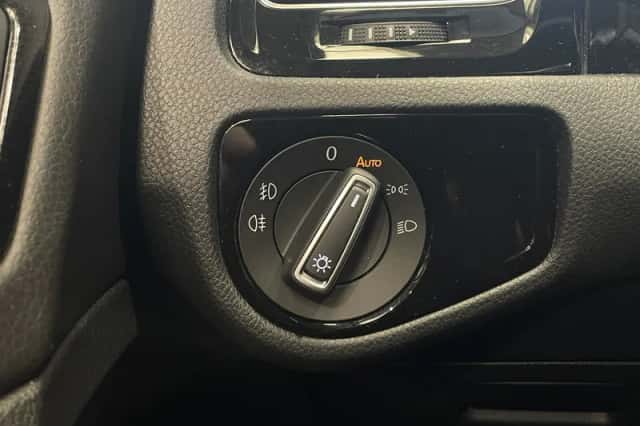 Volkswagen Golf (2014) thumbnail 40