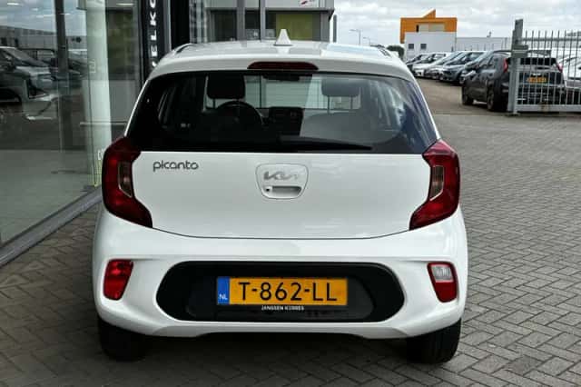 Kia Picanto (2023) thumbnail 4