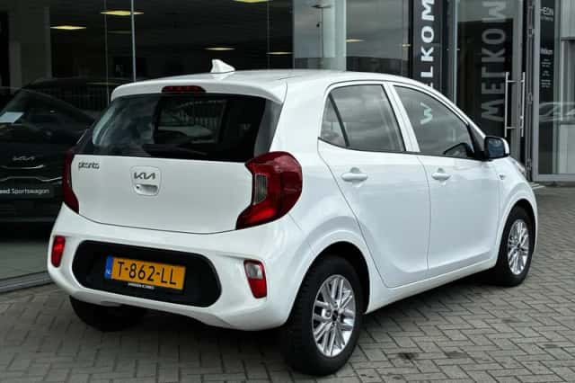 Kia Picanto (2023) thumbnail 5