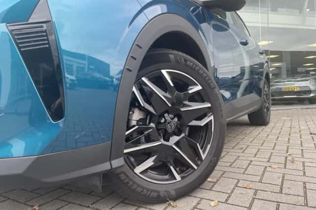 Peugeot 5008 (2025) thumbnail 2