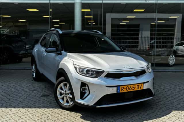 Kia Stonic (2022) thumbnail 3