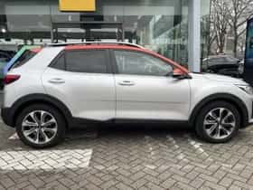 Kia Stonic (2019) thumbnail 3