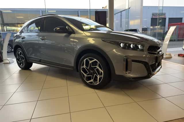 Kia XCeed (2025) thumbnail 2