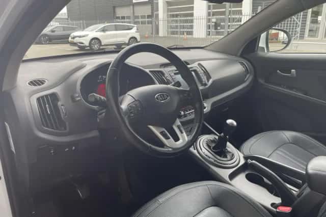 Kia Sportage (2011) thumbnail 12