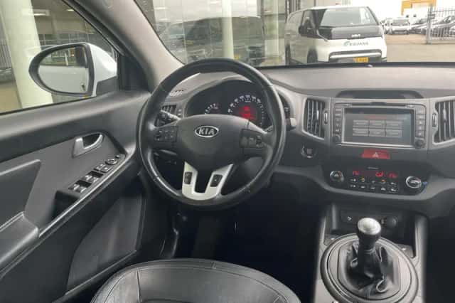 Kia Sportage (2011) thumbnail 17