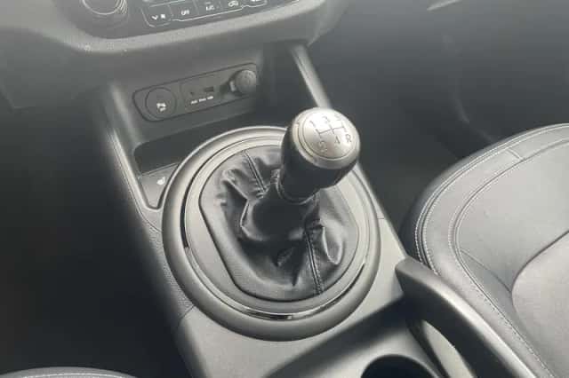 Kia Sportage (2011) thumbnail 19