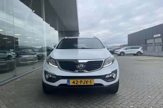 Kia Sportage (2011) thumbnail 3