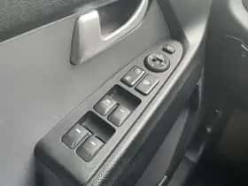 Kia Sportage (2011) thumbnail 30