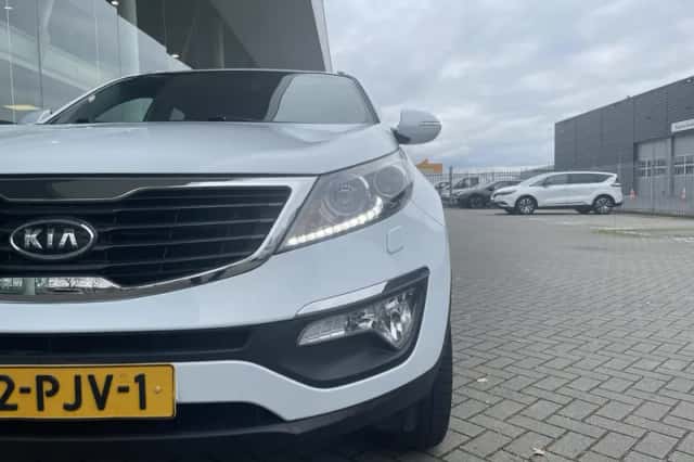 Kia Sportage (2011) thumbnail 4