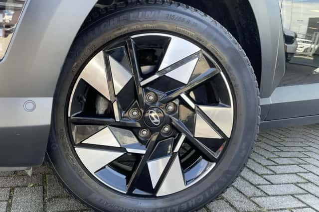 Hyundai Kona (2023) thumbnail 2