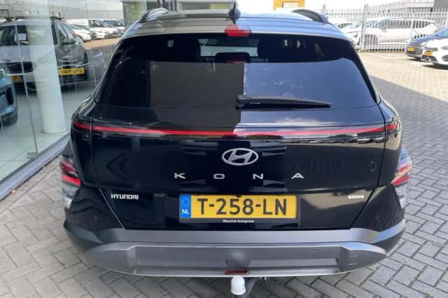 Hyundai Kona (2023) thumbnail 5