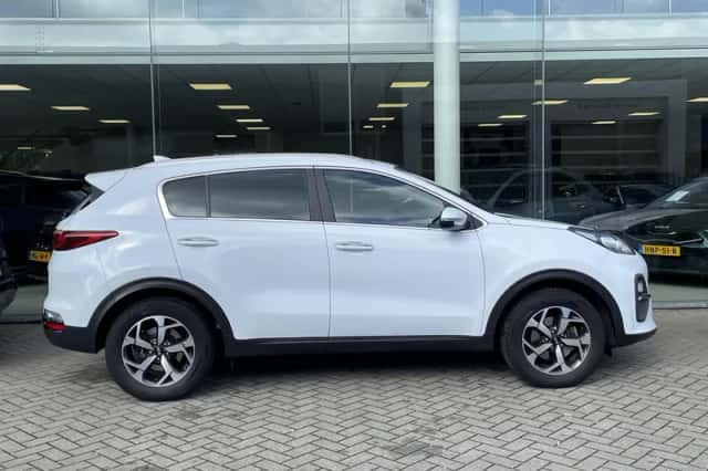 Kia Sportage (2021) thumbnail 3