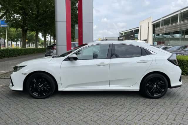 Honda Civic (2018) thumbnail 3