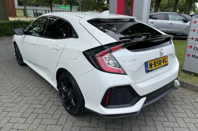 Honda Civic (2018) thumbnail 5