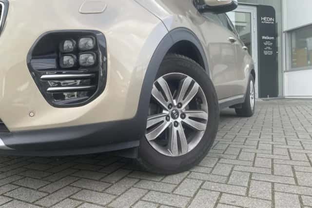 Kia Sportage (2016) thumbnail 2