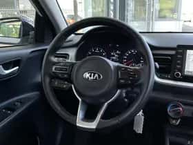 Kia Stonic (2020) thumbnail 8