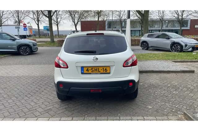 Nissan Qashqai (2013) thumbnail 3