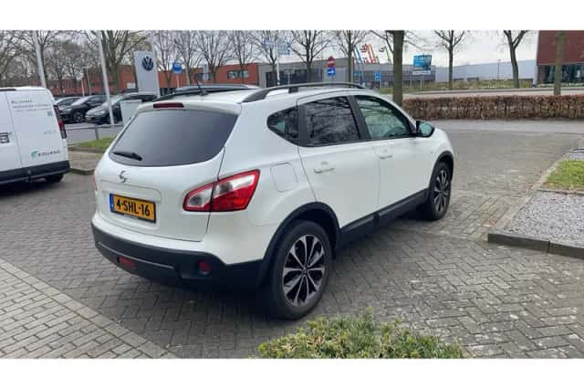 Nissan Qashqai (2013) thumbnail 4