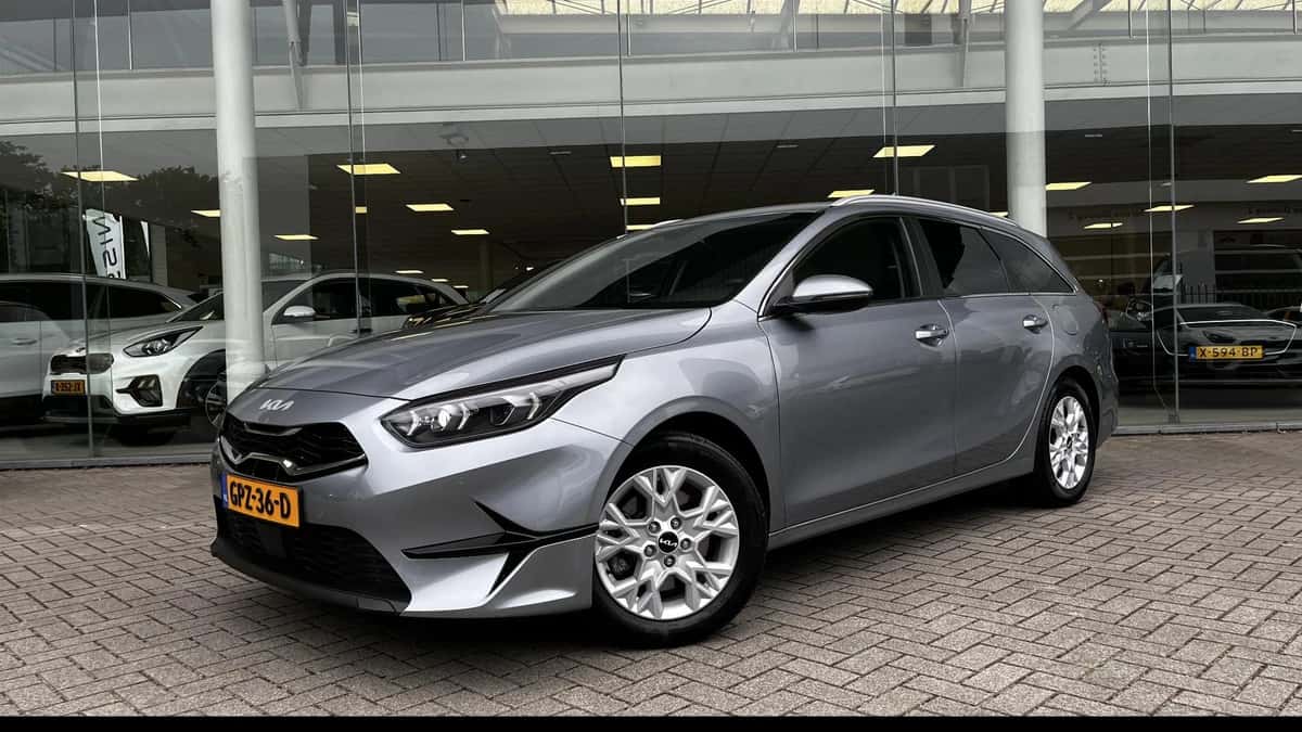 Kia Ceed Sportswagon (2024) — foto 1