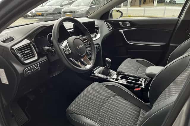 Kia Ceed Sportswagon (2024) thumbnail 13