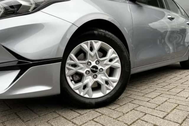 Kia Ceed Sportswagon (2024) thumbnail 3