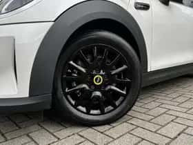 MINI Electric (2023) thumbnail 3
